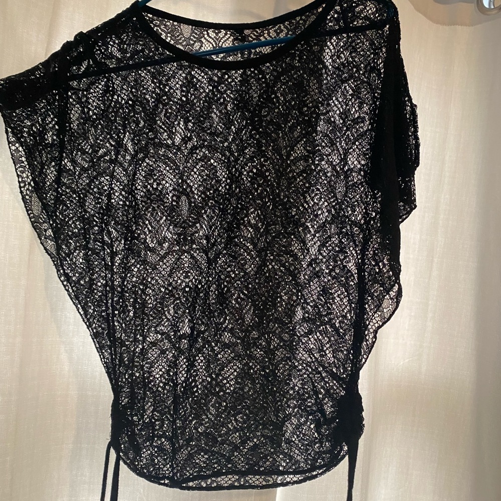 Stunning lace accent top! Pair with an beautiful tank to round out your fit!